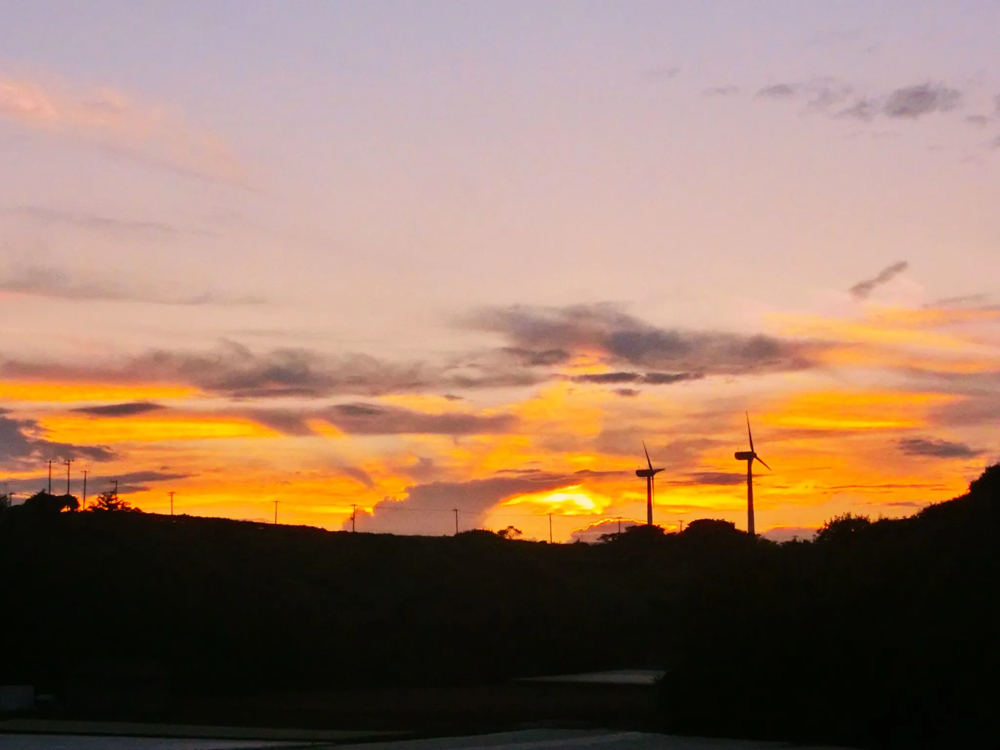 夕焼けと風力発電機 No.0000