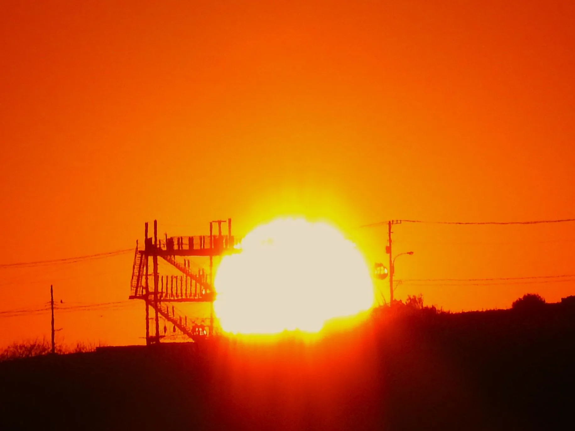 ソレイユの丘の観覧車と夕日が合体 No.0001