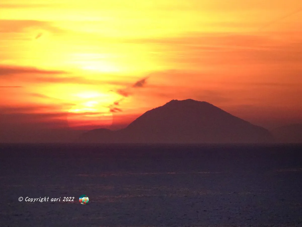 「フェリー きたきゅうしゅうⅡ」 八島沖  大水無瀬島より朝日 No.0000