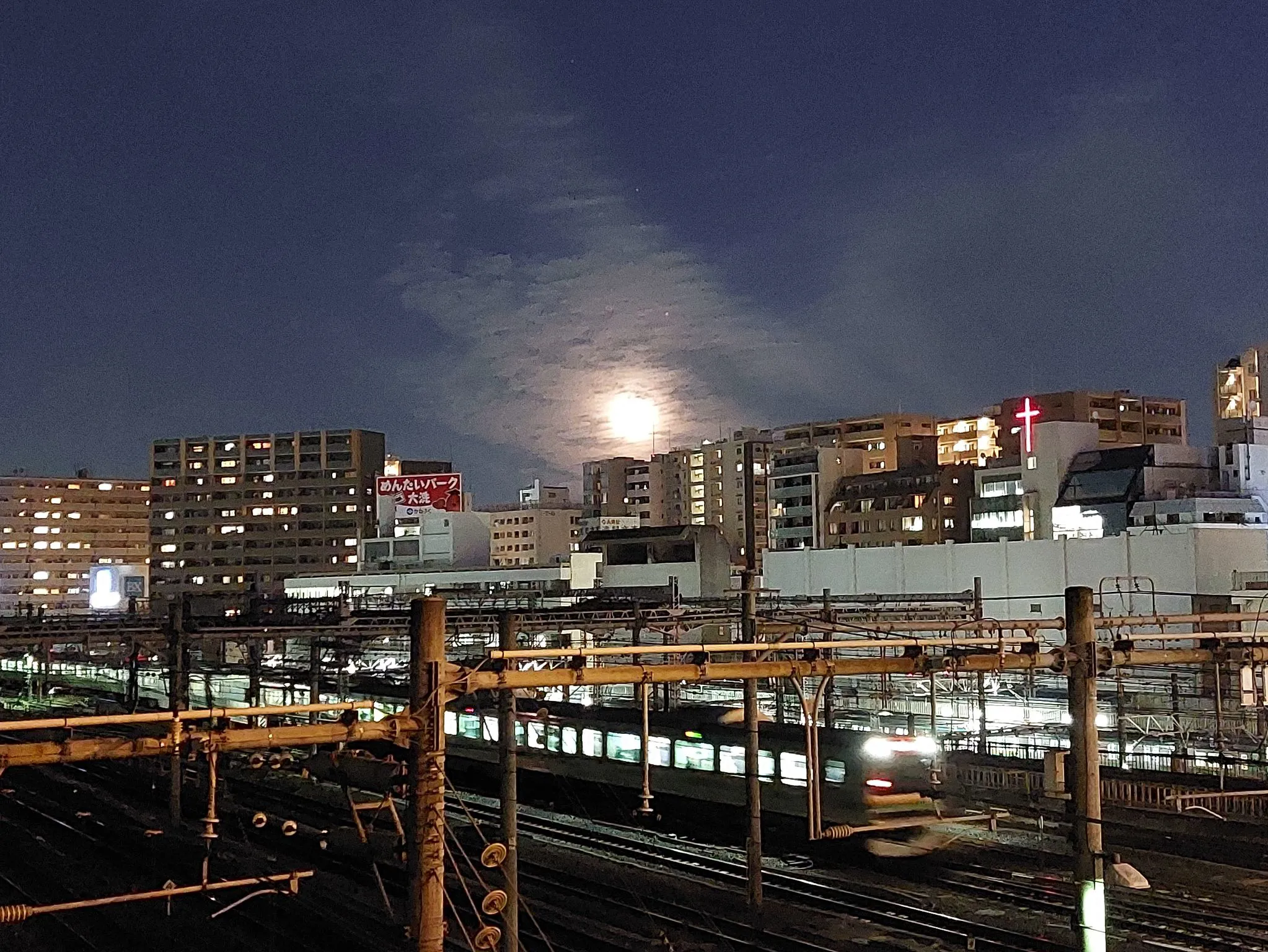 初満月と電車 No.0000