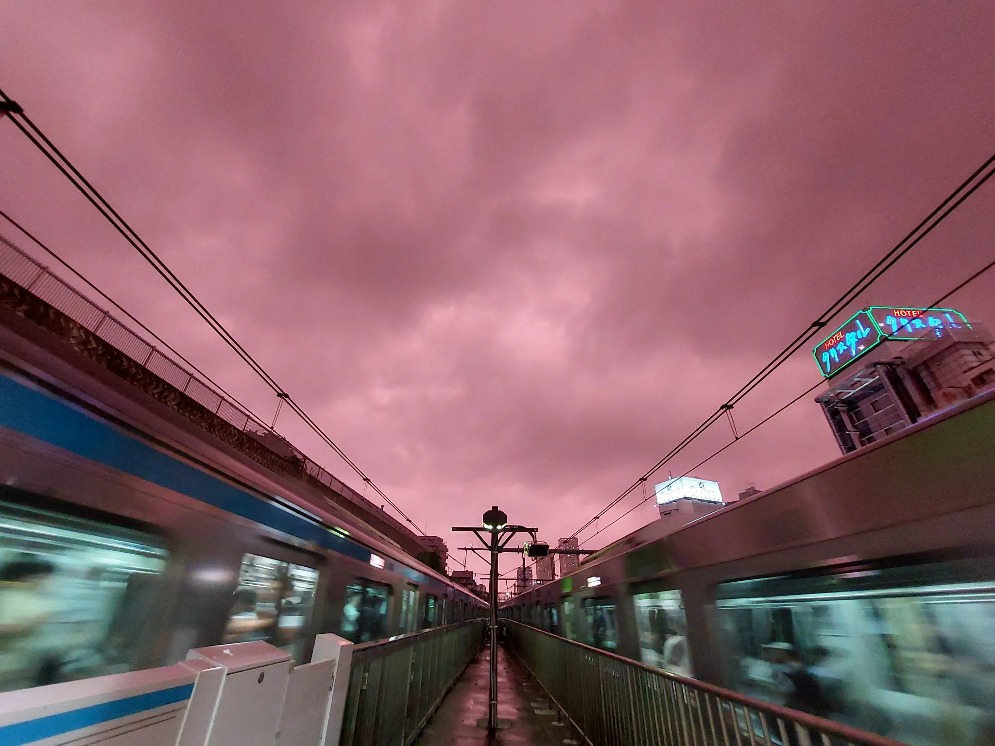雨あがりの不気味な空色 No.0000