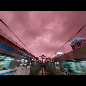 雨あがりの不気味な空色