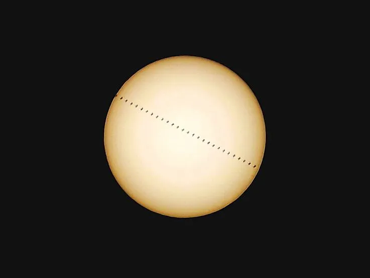 国際宇宙ステーション 太陽面通過 No.0000